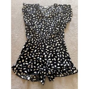 Umgee Women's Large Ruffle‎ Romper V-Neck Elastic Waist Black White Print